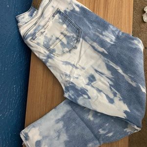 Bleached American eagle mom jeans